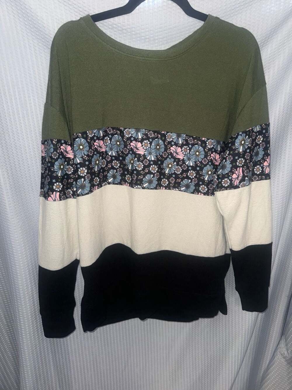 Good Times & Great Adventures Floral Colorblock Long Sleeve Top Size M